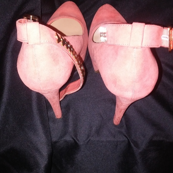 Shoes - Picture 4 of 4